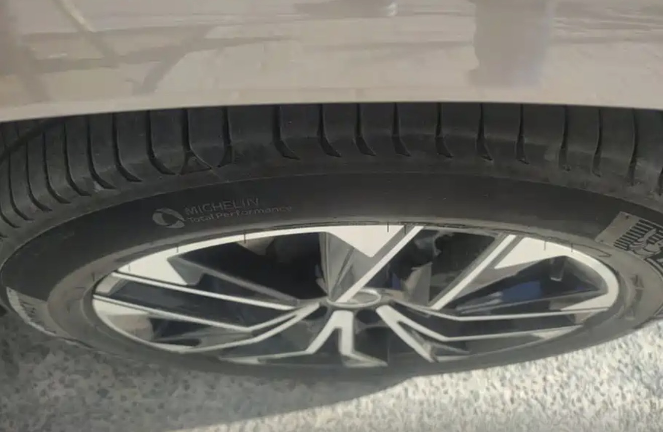 2023 Roewe RX9